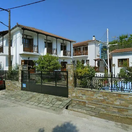 Charoula Apartment *