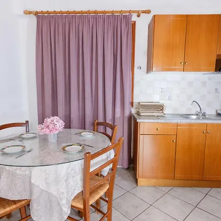 Charoula Apartment *