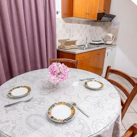 Charoula Apartment